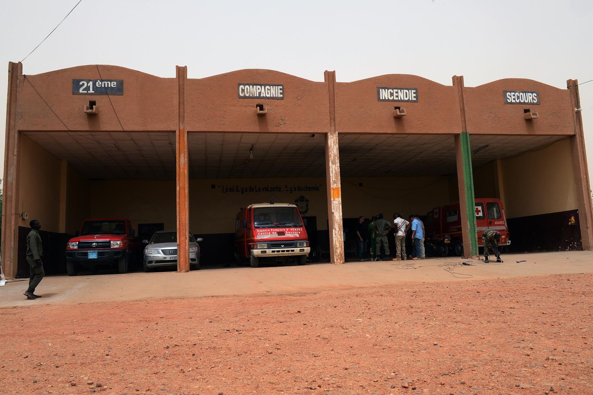 Firefighters deployed to the 724th Expeditionary Air Base Squadron meet with members of the Forces Armées Nigeriennes fire department in Agadez, Niger, May 16, 2017. During the visit, both groups learned about the others’ equipment and capabilities available for an emergency. (U.S. Air Force photo by Senior Airman Jimmie D. Pike)