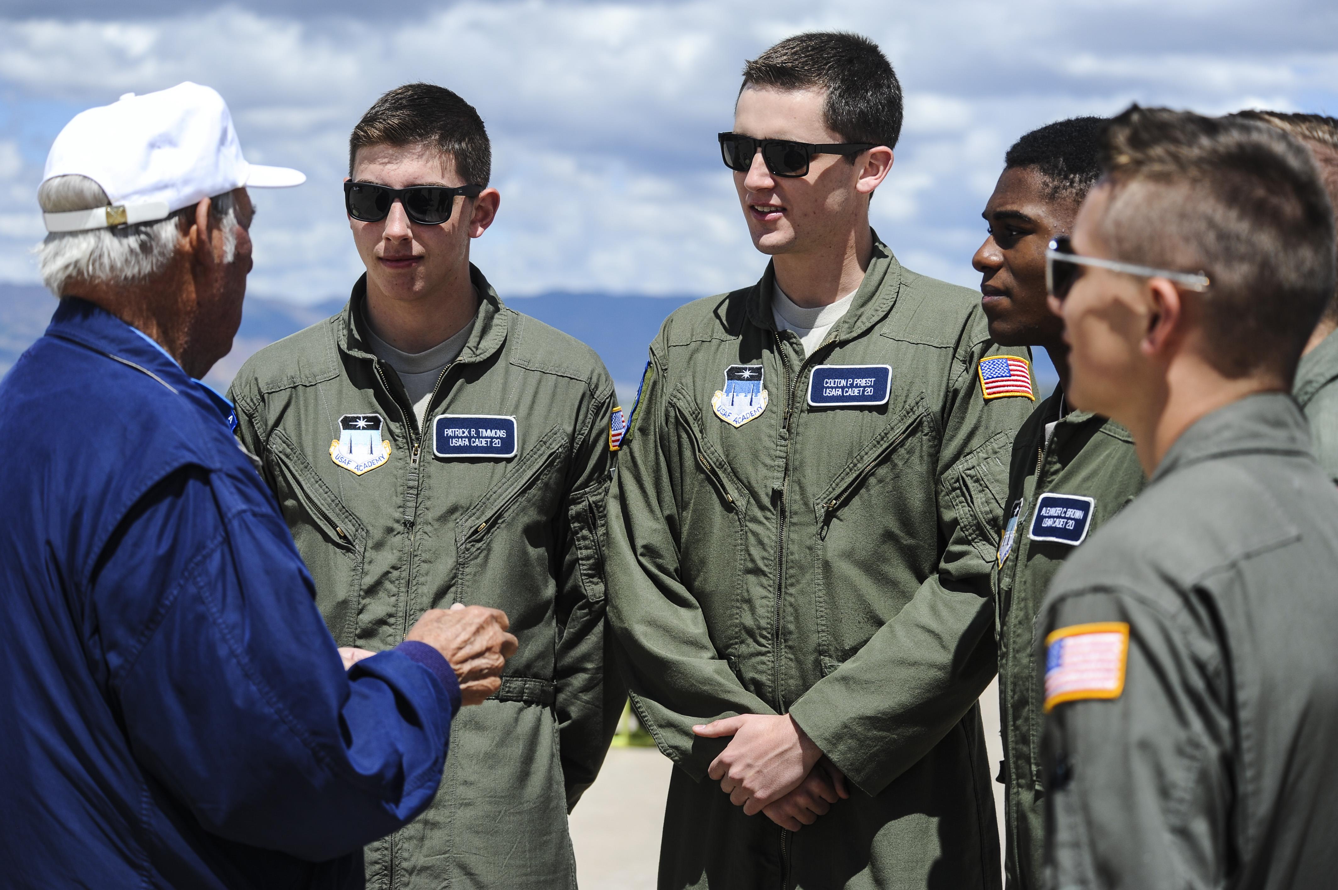 Oldest-living USAFA grad checks-off bucket list with Thunderbird