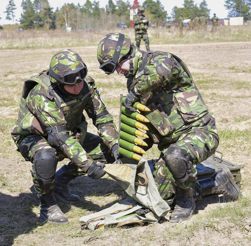 Romanian soldiers with Battle Group Poland prepare munitions for their anti-aircraft cannon during a joint firing exercise near Bemowo Piskie, Poland April 20, 2017. Army Photo by Sgt.1st Class Patricia Deal