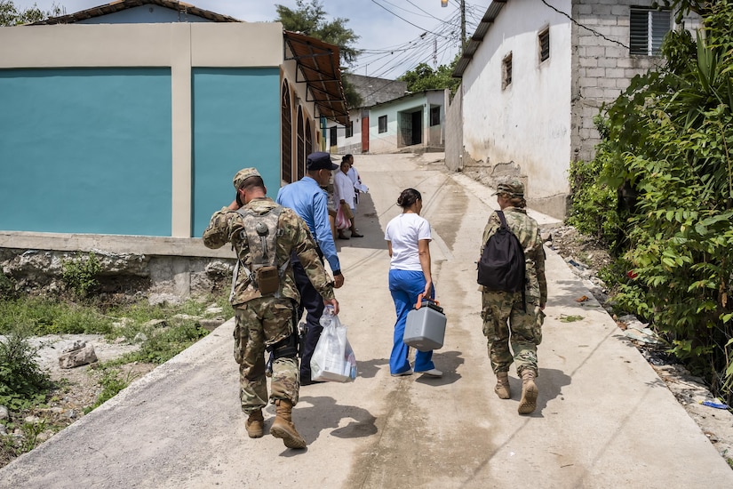 U.S. Army Lt. Col. Rhonda Dyer and U.S. Army Spc. Jeriel Hernandez, Joint Task Force - Bravo, helps treat local Hondurans while out on a Community Health Nurse mission in Comayagua, Honduras, May 10, 2017. The CHM is a weekly partnership with the staff at Jose Ochoa Public Health Clinic, administering vaccines, Vitamins, deworming medication and other medical supplies to over 180 Hondurans around the Comayagua area on May 10, 2017.  (U.S. Air National Guard photo by Master Sgt. Scott Thompson/released)