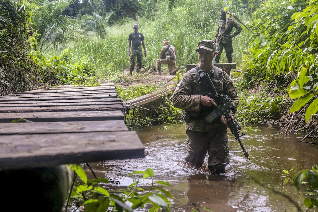 Army Spc. Jake Burley maneuvers through a river at the Jungle Warfare School during United Accord 2017 at Achiase military base, Akim Oda, Ghana, May 26, 2017. Burley is assigned to 1st Battalion, 506th Infantry Regiment, 1st, Brigade Combat Team, 101st Airborne Division. Army photo by Sgt. Brian Chaney