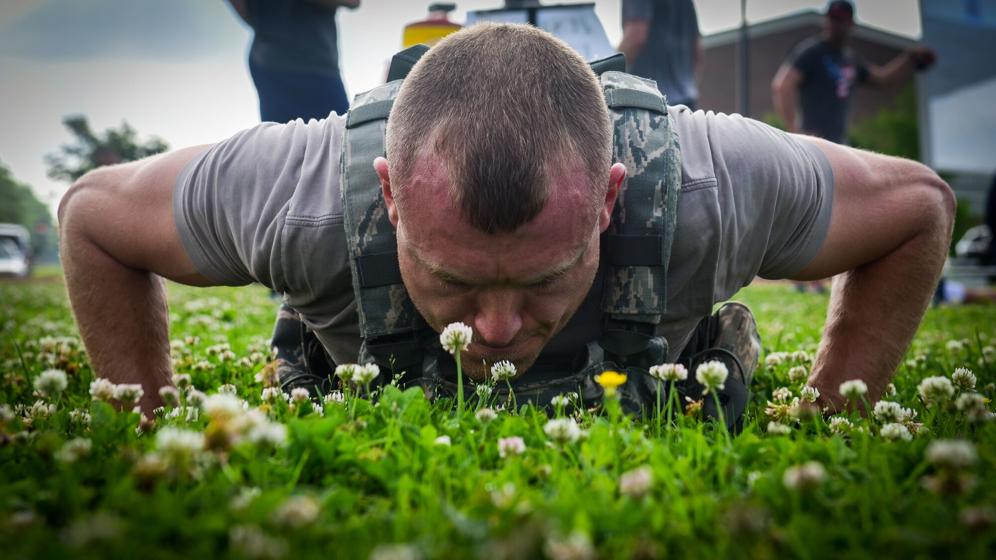 U.S. Air Force Tech. Sgt. Jared Martin, 633rd Security Forces Squadron police services NCO in charge, performs a push-up during a Memorial Day Murph and Pararescue Workout event at Joint Base Langley-Eustis, Va., May 29, 2017. During the event, participants performed a number of exercises in remembrance of those who made the ultimate sacrifice for their country. (U.S. Air Force photo/Staff Sgt. Areca T. Bell)