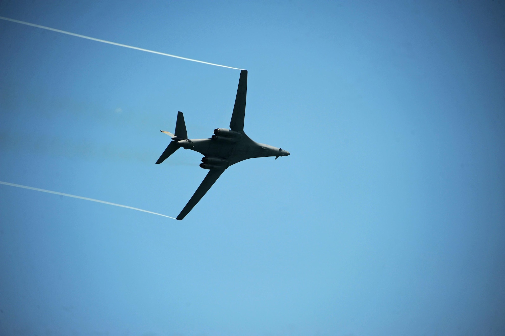 A B-1B Lancer soars over Miami Beach, Fla., during the Salute to America’s Heroes Air and Sea Show in Miami Beach, Fla., May 27, 2017. The airshow featured various aircraft representing each branch of the U.S. Armed Forces, including ground personnel to educate the public and airshow attendees about their respective branch’s mission. (U.S. Air Force photo by Senior Airman Erin Trower)