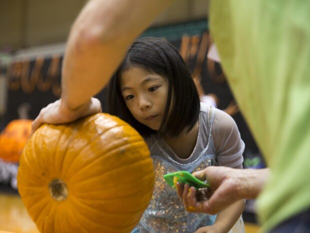 US, Japanese locals gather for Halloween Carnival