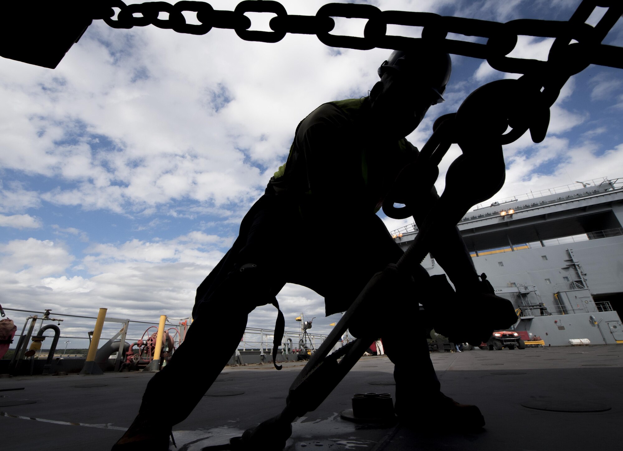 A longshoreman loads the USNS Brittin (T-AKR-305) with 855 pieces of equipment Oct. 28, 2017, at Joint Base Charleston-Weapons Station, S.C.