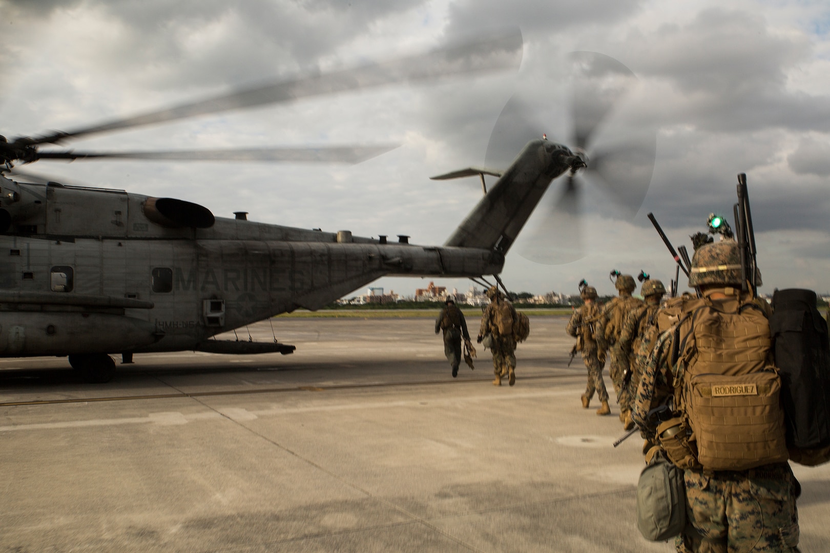 U.S. Marines conduct air assault in support of Blue Chromite