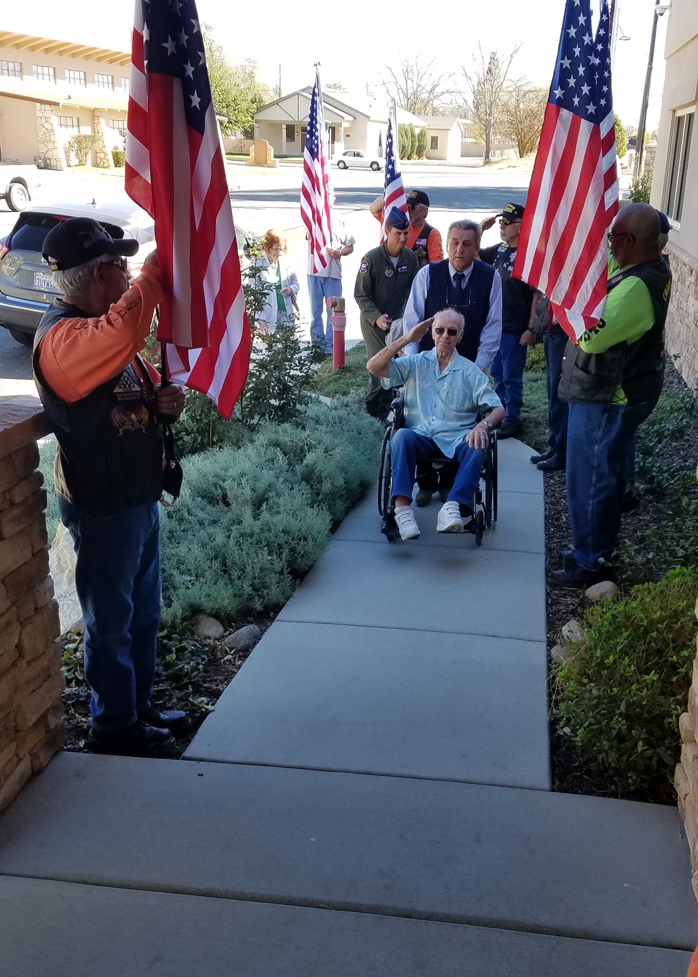 Capt. Bob Wood, a WWII bomber pilot, arrives at Tehachapi Police Department in Tehachapi, Calif., followed by Lt. Col. Miles Middleton, 419th Flight Test Squadron commander, during a tour honoring the WWII vet Oct. 28.
(U.S. Air Force photo by Steve Zapka)
