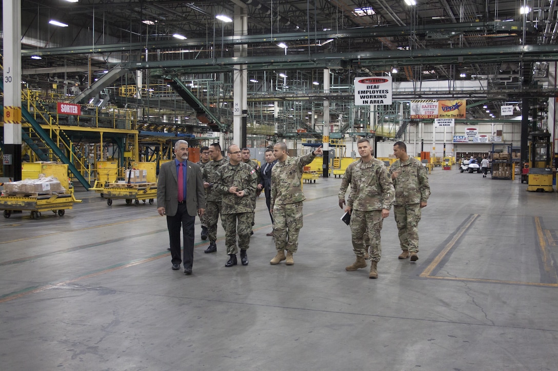 Peruvian major general visits Distribution headquarters
