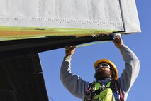 For the past few weeks, a C-7A Caribou has grabbed most of the Fort Eustis community’s attention as a restoration team returns the aircraft to its former glory—a U.S. Army Golden Knights plane.