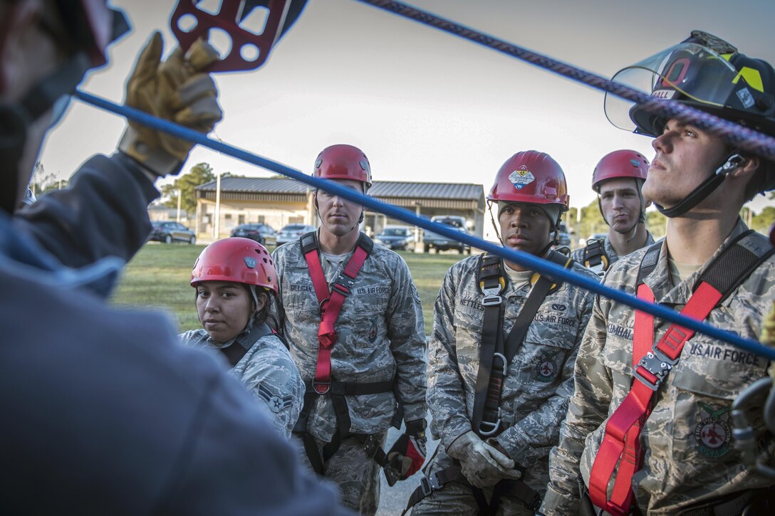 A group of airmen look at an instructor.