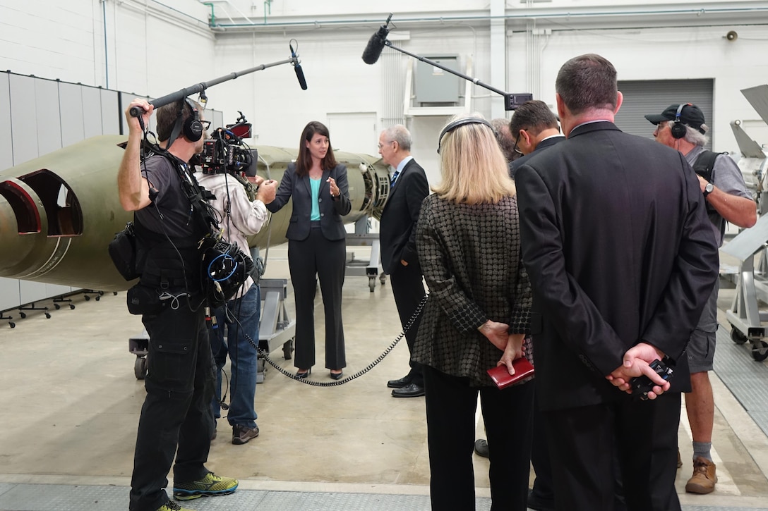 Missile and Space Intelligence Center senior intelligence analyst Marie Cox discussed SCUD-B ballistic missile guidance and control with CBS News “60 Minutes” correspondent David Martin. Photo courtesy of MSIC