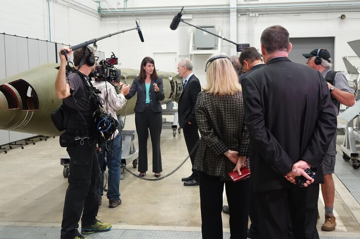 Missile and Space Intelligence Center senior intelligence analyst Marie Cox discussed SCUD-B ballistic missile guidance and control with CBS News “60 Minutes” correspondent David Martin. Photo courtesy of MSIC