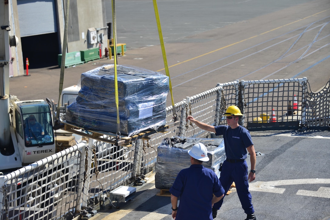 Image of Coast Guard offloading cocaine in San Diego, Oct. 25, 2017.