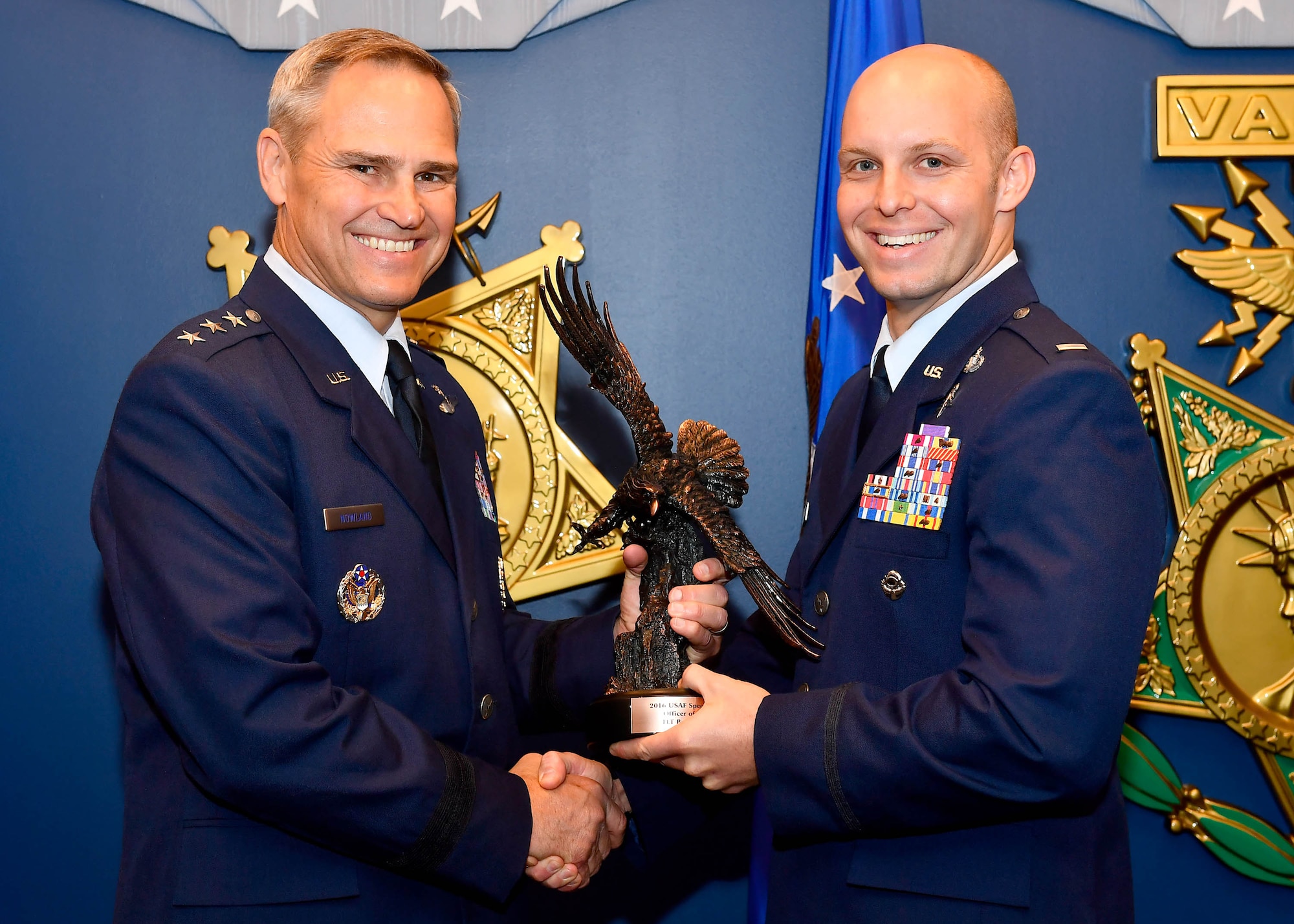 Lt. Gen. Mark C. Nowland, deputy chief of staff for operations, Headquarters U.S. Air Force, Washington, D.C., presents the Special Tactics Officer of the Year Award to 1st Lt. Bryan Hunt, a special tactics officer from the Kentucky Air National Guard’s 123rd Special Tactics Squadron, during a ceremony at the Pentagon in Washington, D.C. on Aug. 24, 2017. Hunt is the first Air Guardsman to receive the award. (U.S. Air Force photo by Scott M. Ash)