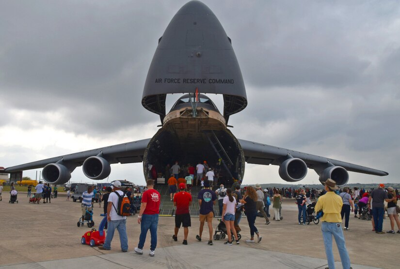 Reserve Citizen Airmen showcase Super Galaxy at JBSA Air Show > Air