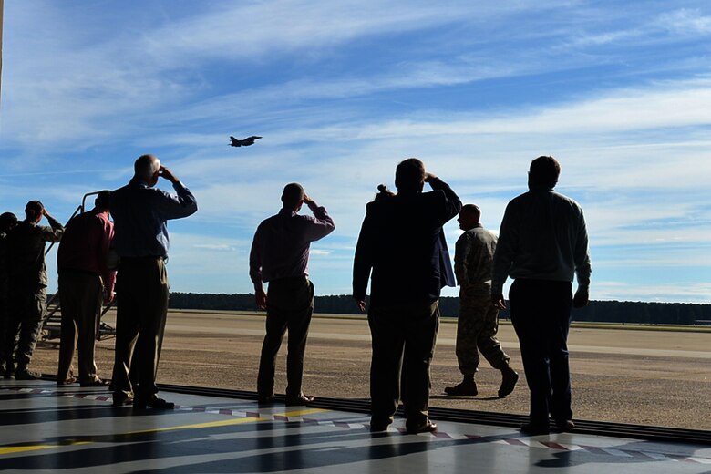 Members of the Shaw-Sumter Community Council (SSCC) watch an F-16CM Fighting Falcon depart Shaw Air Force Base, South Carolina, Nov. 2, 2017.