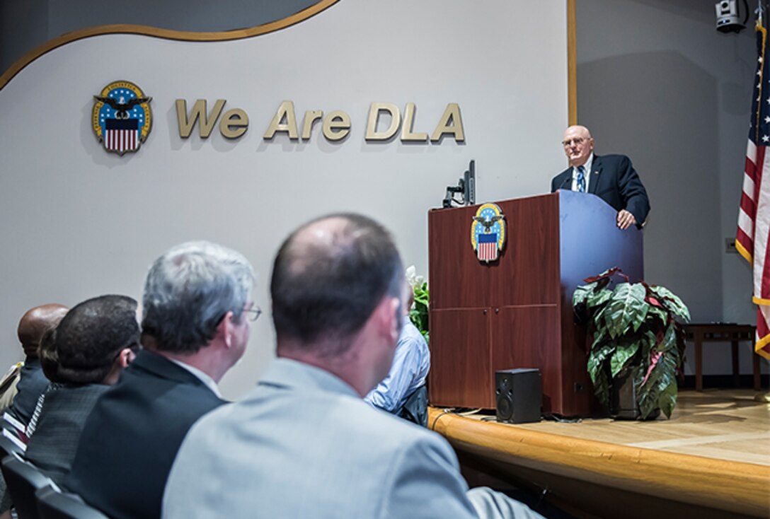 MG Laich speaks at the DLA Land and Maritime Veterans Program