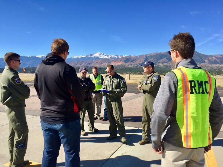 70th FTS Maj. Keith Hobart briefs competitors before the October National Intercollegiate Flying Association landing competition. (U.S. Air Force photo by Maj. Matt Cummins)