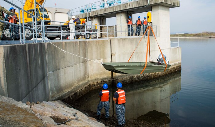 MCAS Iwakuni Harbor Ops conducts facilities-response training
