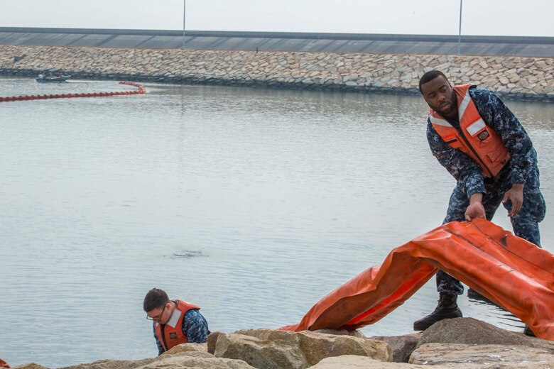 MCAS Iwakuni Harbor Ops conducts facilities-response training