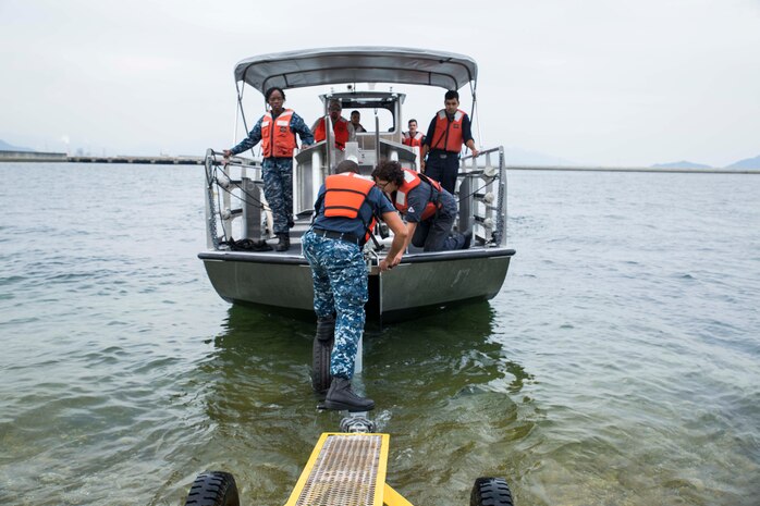 MCAS Iwakuni Harbor Ops conducts facilities-response training