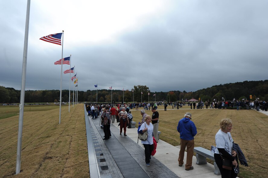 Tupelo unveils Vietnam Veterans Memorial Wall replica
