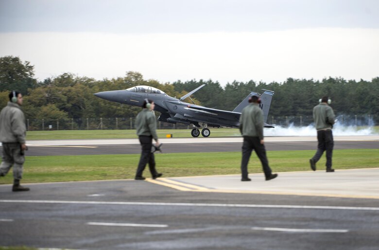 RAF Lakenheath sky full > Royal Air Force Lakenheath > Article Display