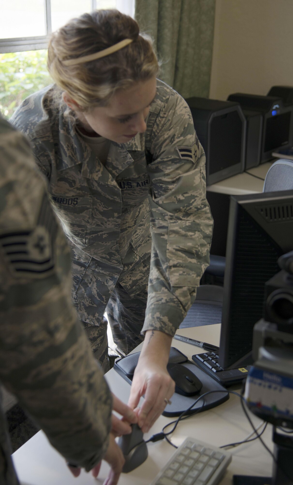 U.S. Air Force Airman 1st Class Brooklyn Woods, a personnelist assigned to the 6th Force Support Squadron, takes a fingerprint reading for a customer, Nov. 8, 2017 at MacDill Air Force Base, Fla.