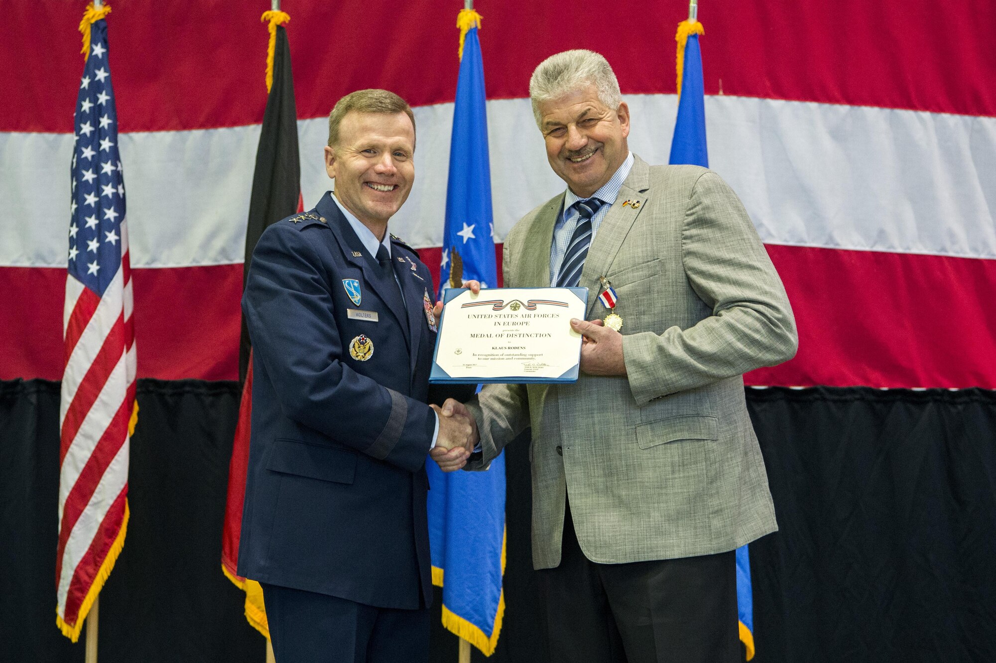 Gen. Wolters visits Spangdahlem, recognizes local mayor