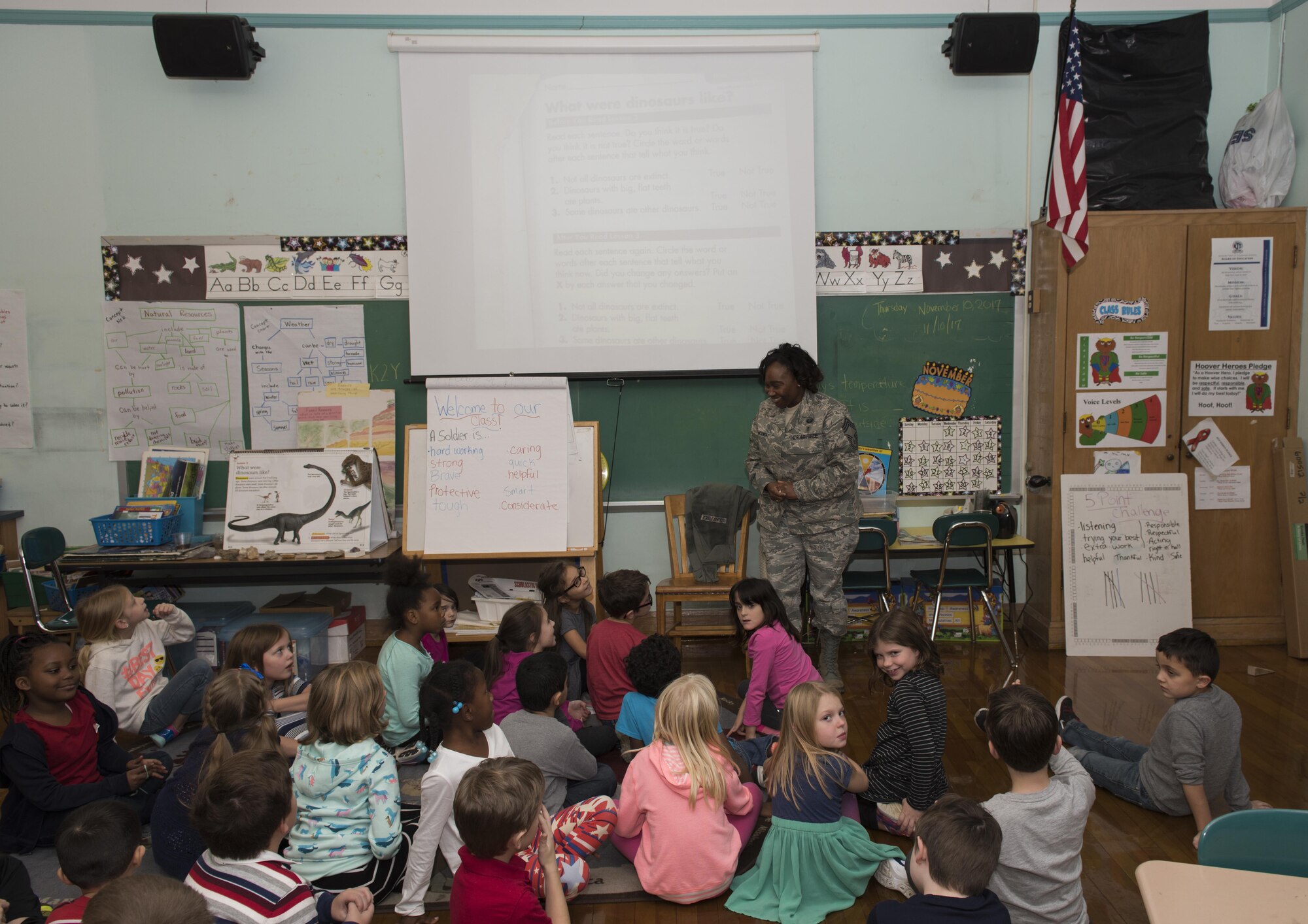 914th Reserve Citizen Airmen visit Hoover Elementary