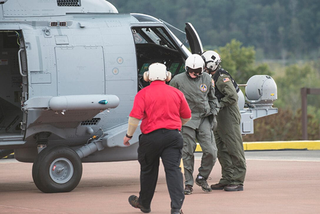 Richard Spencer, the 76th Secretary of the Navy, visited the Lockheed Martin facility in Owego, New York, in September. The secretary and Defense Contract Management Agency flight crew flew from Binghamton Regional Airport to the facility’s heliport, which was a 15-minute flight. (Photo courtesy of Lockheed Martin)