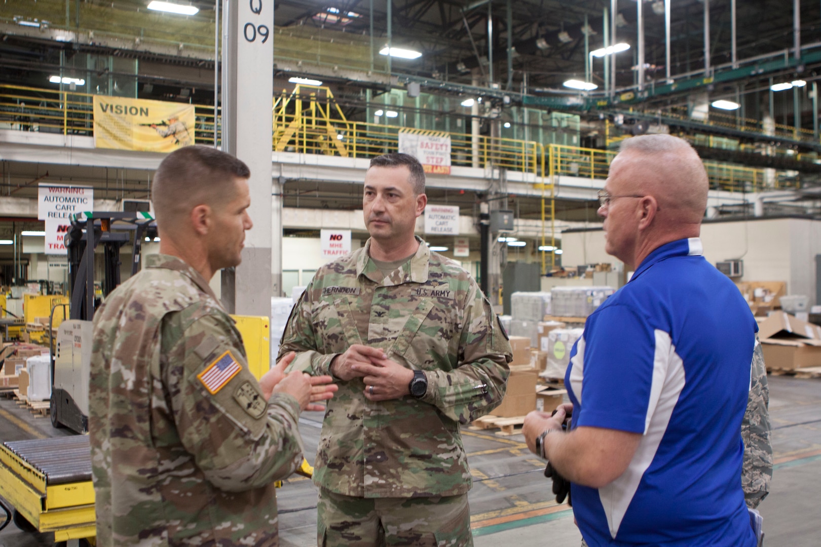 DLA CENTCOM & SOCOM commander visits Distribution headquarters