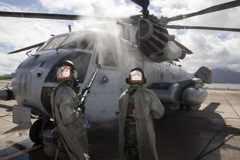 U.S. Marines with Marine Heavy Helicopter Squadron 463, also known as “Pegasus,” Marine Aircraft Group  24, power spray a CH-53E Super Stallion helicopter during a detailed aircraft decontamination (DECON) exercise, Marine Corps Base Hawaii , Nov. 8, 2017. The DECON exercise instructed Marines on proper techniques and procedures with responding to a C chemical, biological, radiological or nuclear contamination on a static helicopter. (U.S. Marine Corps photo by Cpl. Jesus Sepulveda Torres)