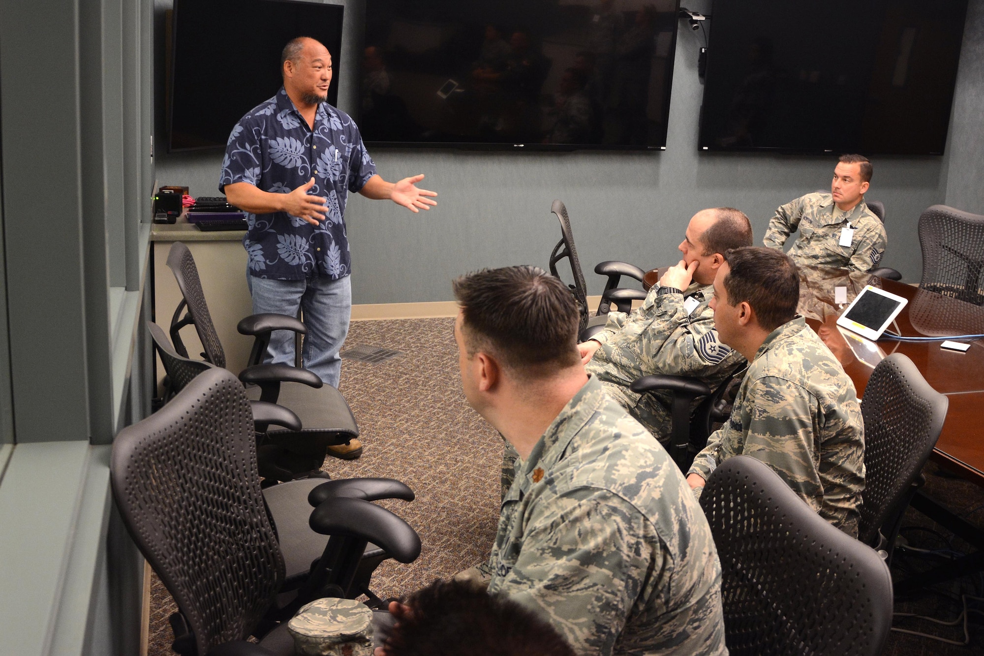 Kevin Saito, general manager for System Operations at the Hawaiian Electric Company, discusses continuous process improvement as a critical part of change in their operations center as part of a tour to HECO in Honolulu during a Continuous Process Improvement Senior Leaders Course held at Joint Base Pearl Harbor-Hickam, Hawaii, Nov. 7, 2017.