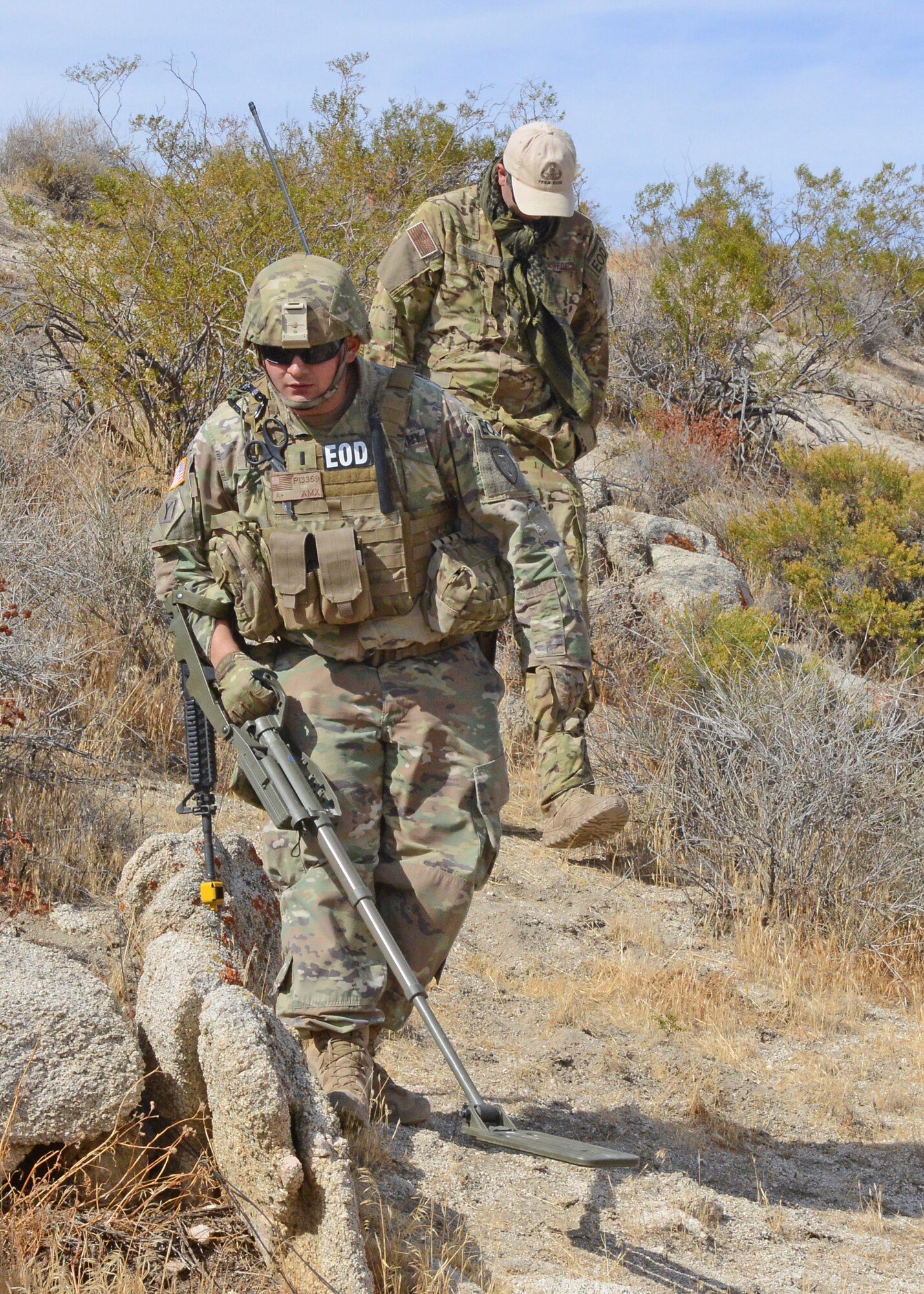 Edwards EOD hosts realistic training for fellow bomb squad members