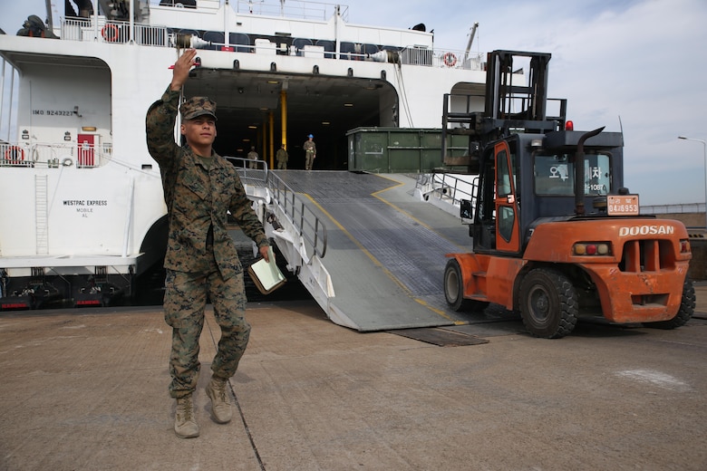 The Marines with CLB-3 practiced firing inert and live mine-clearing charges as a part of Korean Marine Exchange Program 18.1/Exercise Winter Workhorse 17, which familiarizes the American armed forces with the Korean Peninsula and builds upon an enduring alliance between the two militaries.