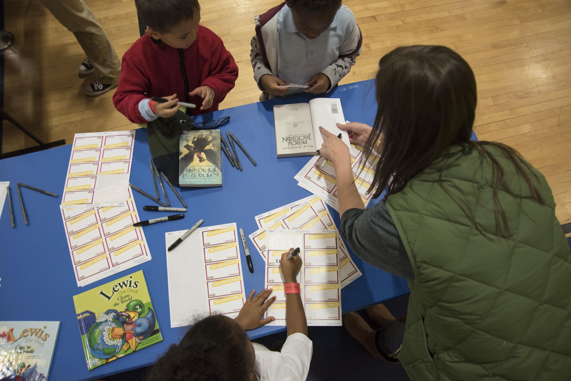children reading