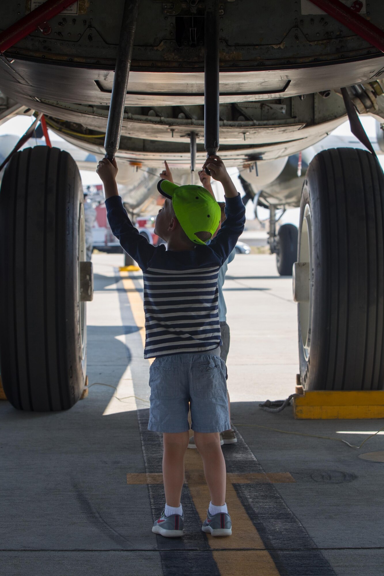 Planes, aviation legends, highlight 70th anniversary