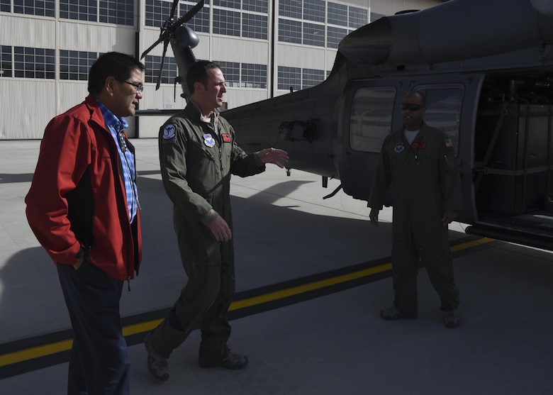 Pueblo Governor Visits Kirtland
