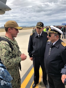 U.S. Navy and Argentine navy officers hold a discussion.