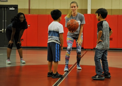 Amber Early, Youth Center child and youth program assistant, prepares to toss the ball for the tip-off between two teams in Sam’s Fitness Center at Joint Base Charleston – Weapons Station, S.C., Nov. 16, 2017.