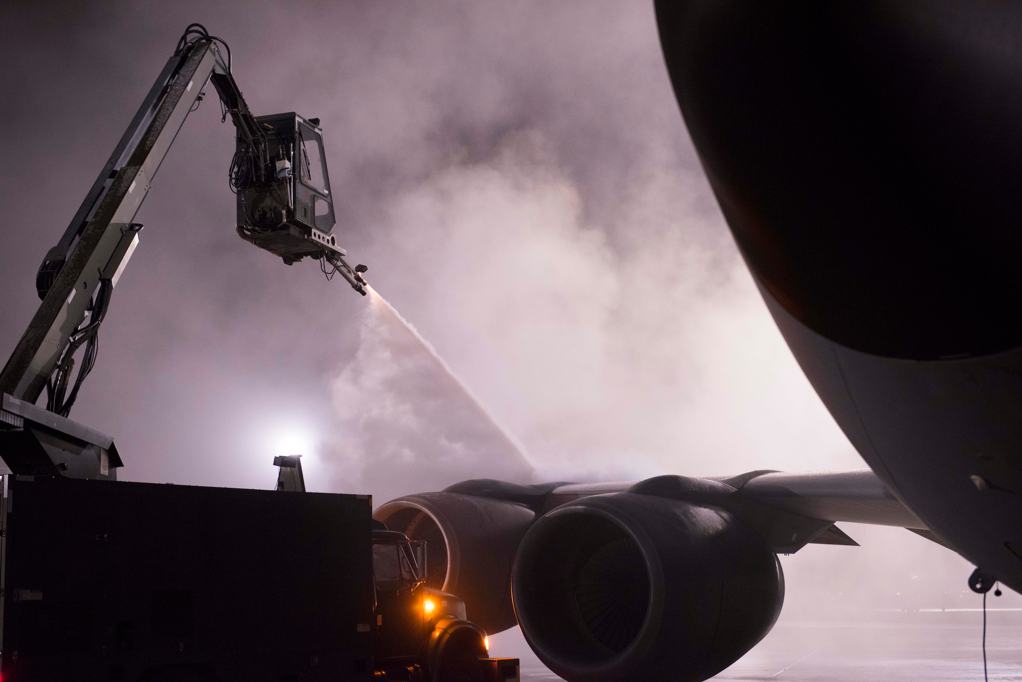 Maintainers from the 92nd Maintenance Group use specialized equipment to de-ice a KC-135 Stratotanker during Exercise Global Thunder 2018 at Fairchild Air Force Base, Washington, Nov. 4, 2017. Global Thunder is an annual U.S. Strategic Command (USSTRATCOM) exercise designed to provide training opportunities to test and validate command, control and operational procedures. The training is based on a notional scenario developed to drive execution of USSTRATCOM and component forces’ ability to support the geographic combatant commands, deter adversaries and, if necessary, employ forces as directed by the President of the United States. (U.S. Air Force photo/Senior Airman Ryan Lackey)