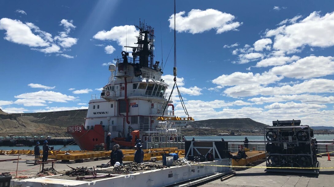 A ship prepares for the installation of the Submarine Rescue Diving and Recompression System