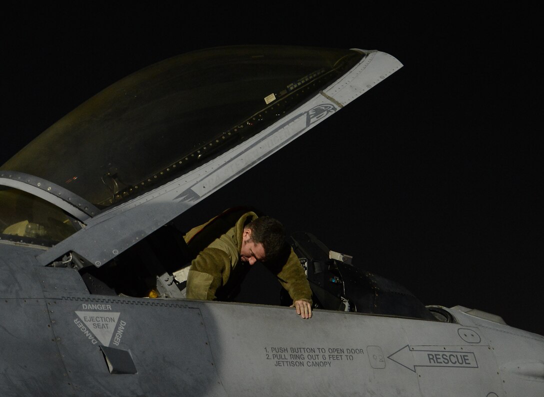 U.S. Airmen with the 455th Expeditionary Aircraft Maintenance Squadron prepare an F-16 fighting falcon assigned to the 77th Fighter Squadron for takeoff Nov. 21, 2017 at Bagram Airfield, Afghanistan.