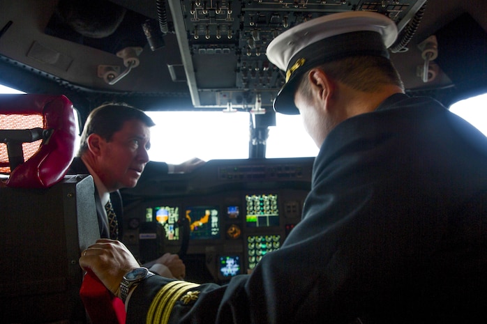 US ambassador makes first visit to MCAS Iwakuni