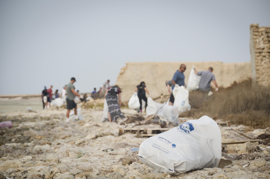Airmen Clean Up Beach in Qatar