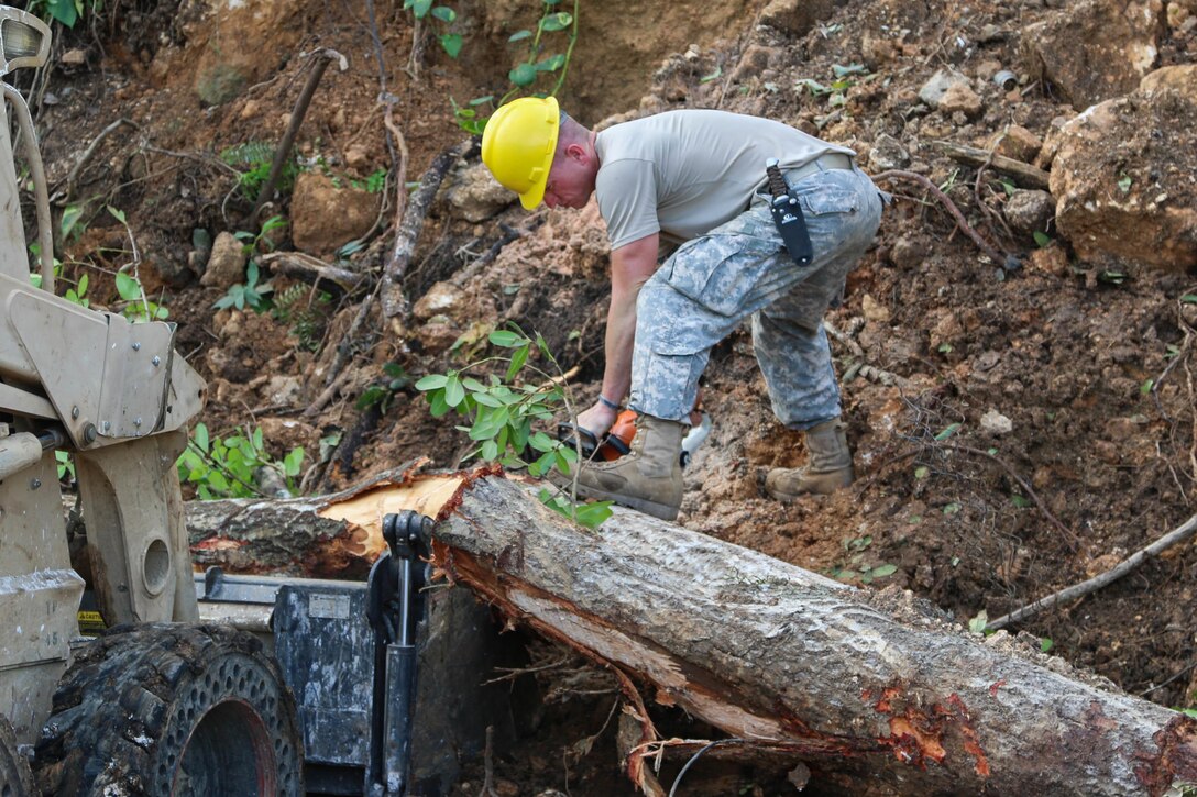Soldiers continue work in Puerto Rico,