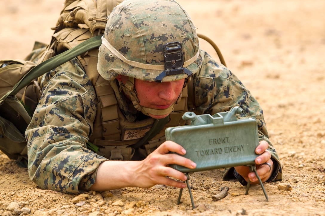 Marine sets up M18A1 claymore mine during Exercise Cobra Gold, February 14, 2014, at Ban Chan Krem, Kingdom of Thailand