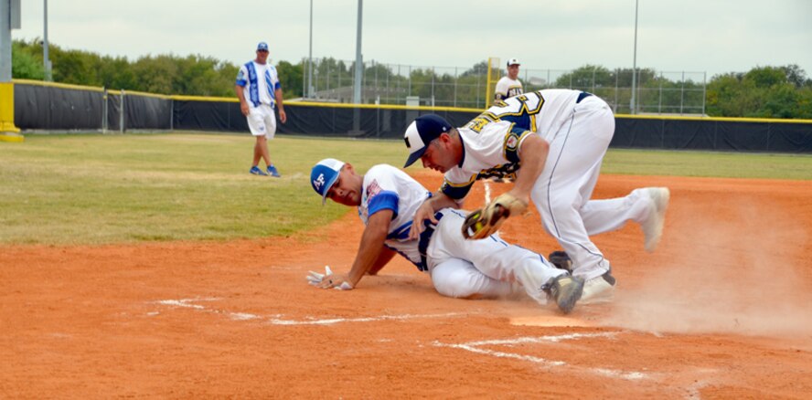 2017 Armed Forces softball tournament