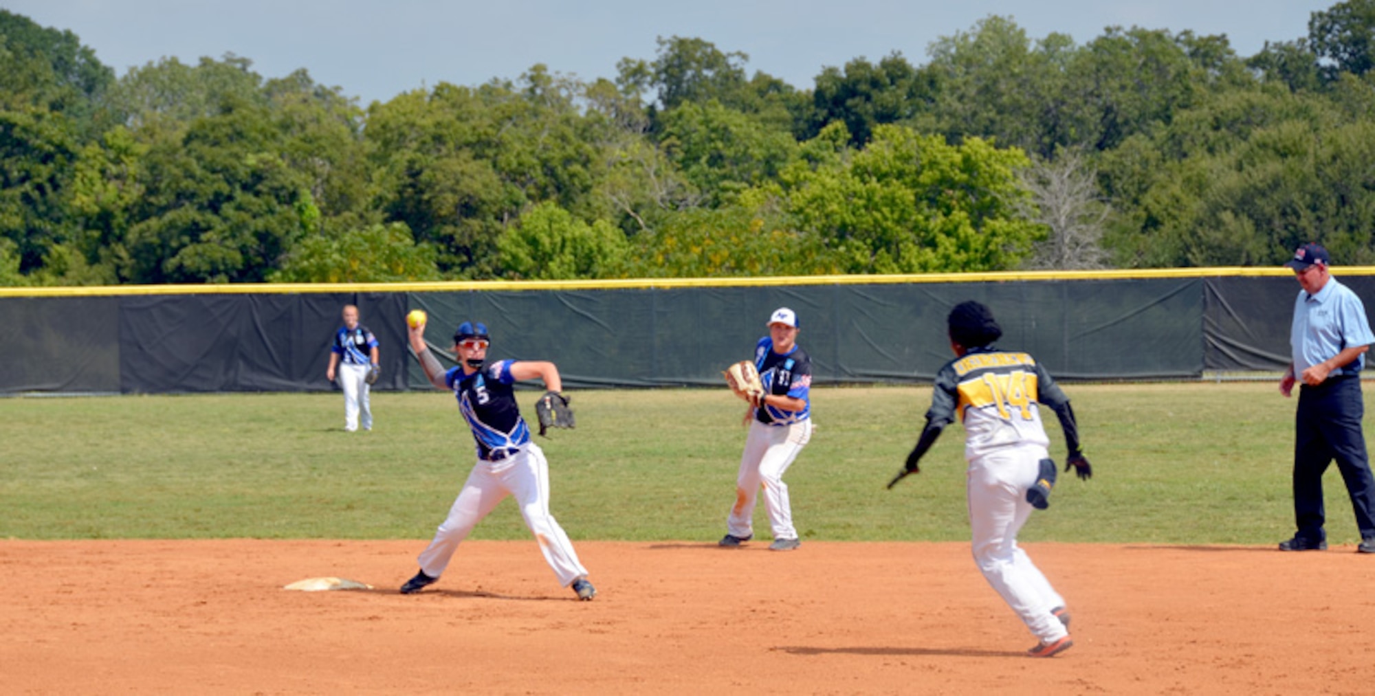 2017 Armed Forces softball tournament